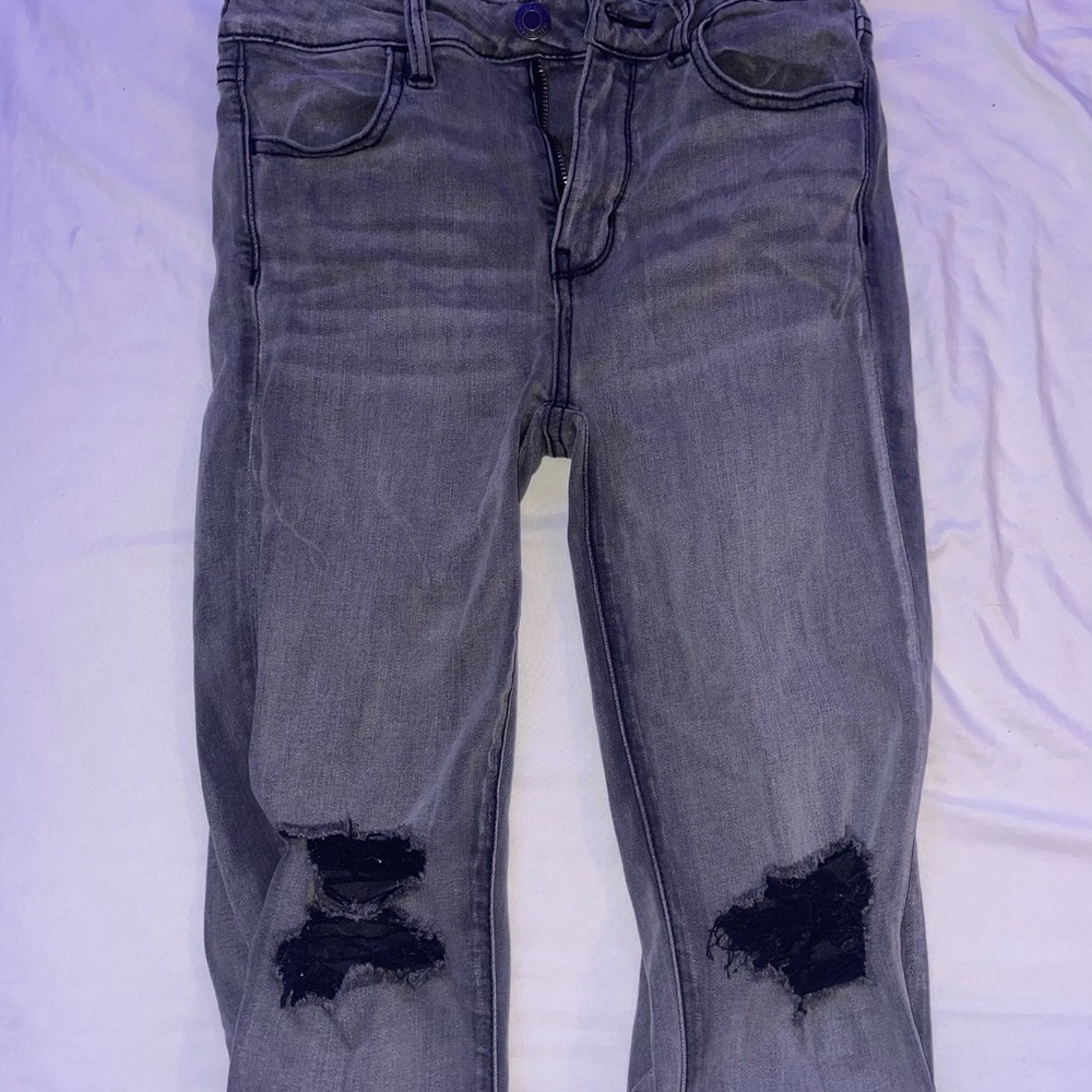 AMERICAN EAGLE OUTFITTERS RIPPED SKINNY JEANS